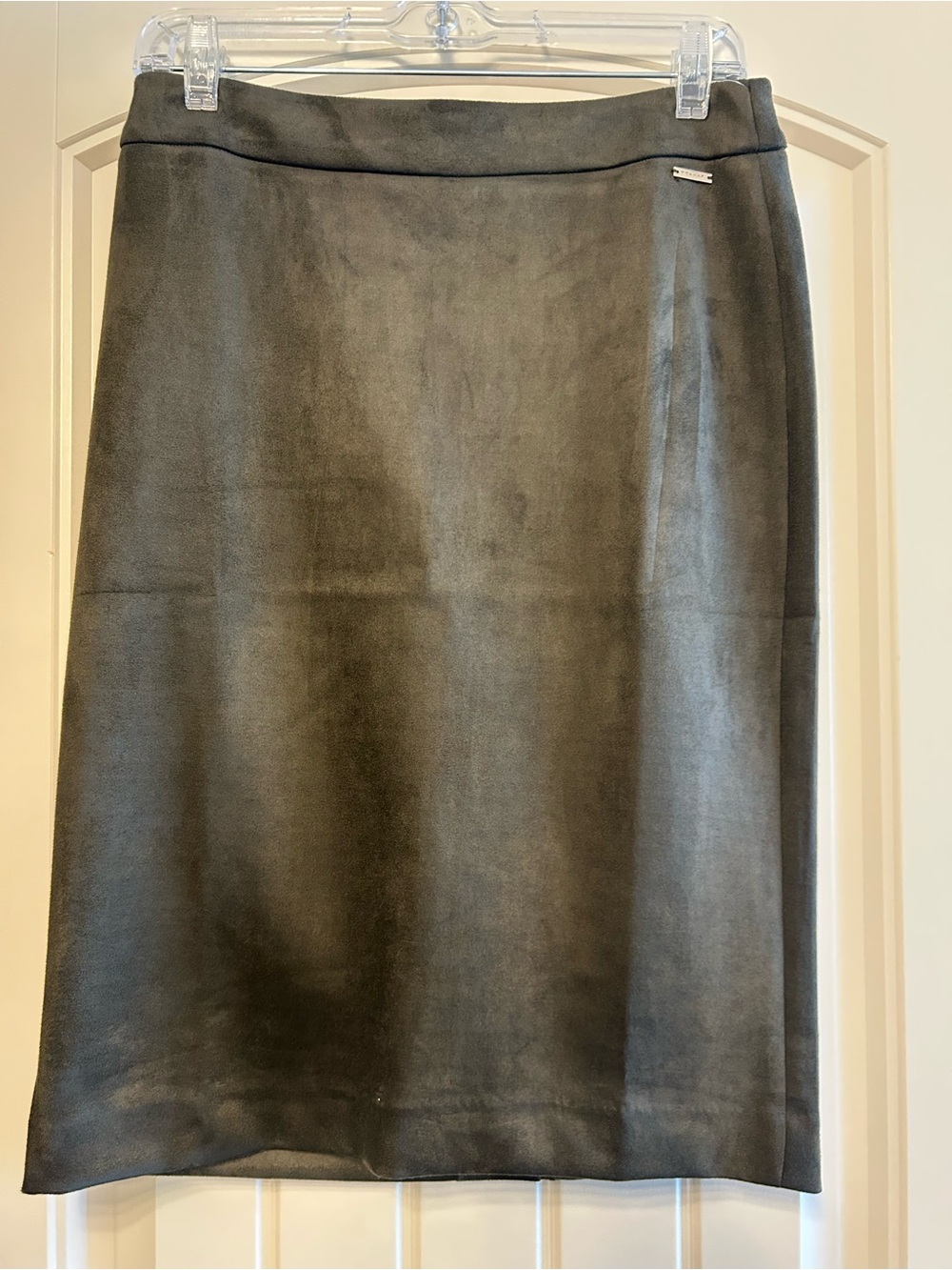 NWT T Tahari Classic Olive Green Suede-Look Pencil Skirt